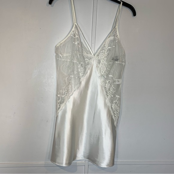 In Bloom by Jonquil Chantilly Lace and Satin Chemise in Off White - Picture 4 of 13